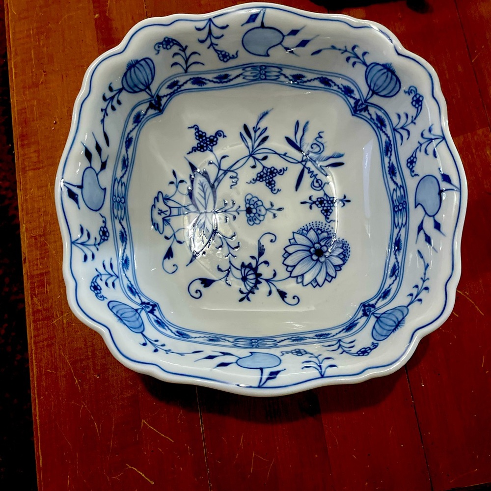 ANTIQUE MEISSEN BOWL  Mid 20th Century hand painted Made in Germany